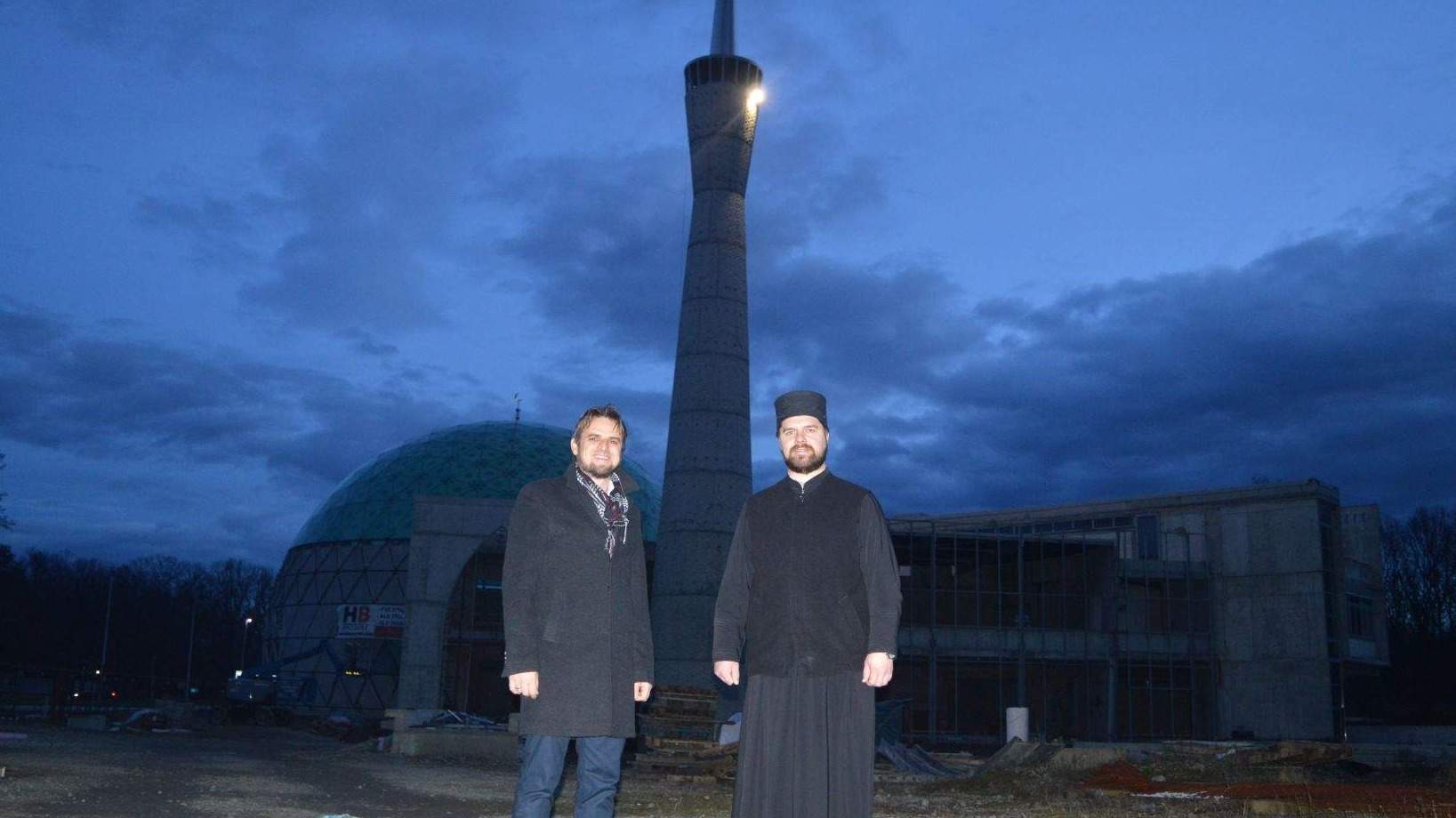 Pozitivni primjeri: Paroh i upravitelj Župe posjetili gradilište Islamskog kulturnog centra (IKC) Sisak 