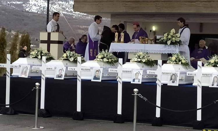 Ispraćaj tragično preminulih kod Posušja: Moramo vjerovati da je Bog bio s našim mladima