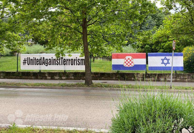 PROVOKACIJE IZ MOSTARA | Uz zastavu Herceg-Bosne i Izraela napisali: Ujedinjeni protiv terorizma