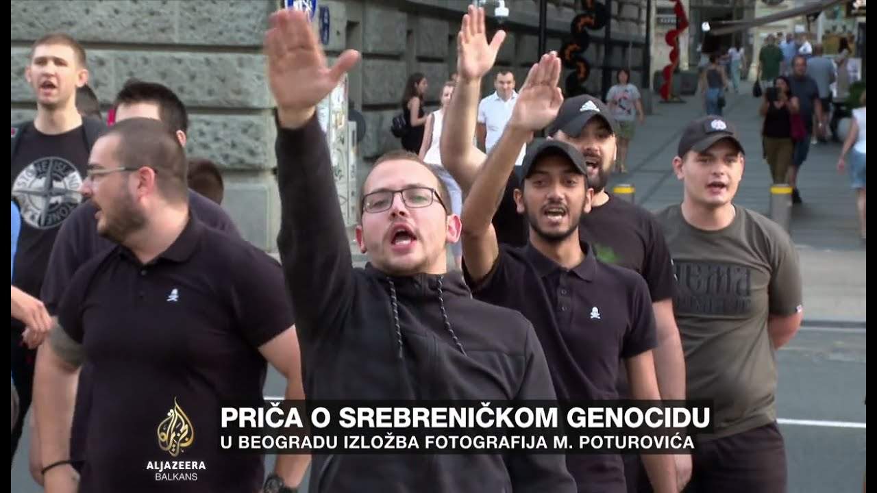 U Beogradu izložba fotografija ‘Duša Srebrenice’, policija zaustavila grupu desničara