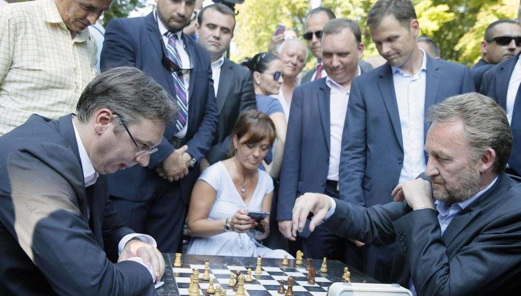 Avdo Avdić: Bez krune, na partiju šaha sa Aleksandrom Vučićem: Bakirova barka za spas Dodika