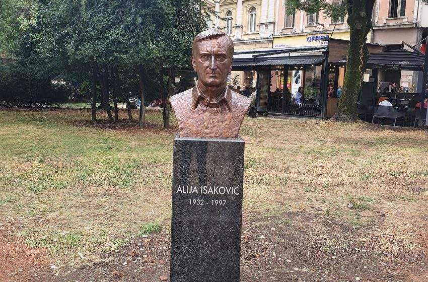Bista Alije Isakovića postavljena u Sarajevu