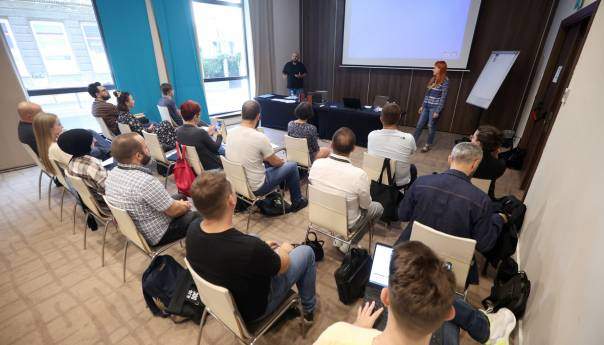 AJB DOC: Mladi uče kako snimiti dokumentarac pametnim telefonom