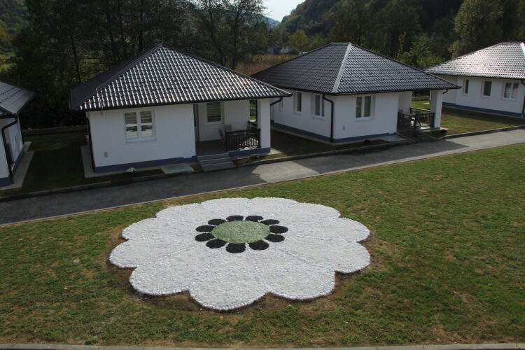 U Potočarima danas otvoren Starački dom za majke Srebrenice