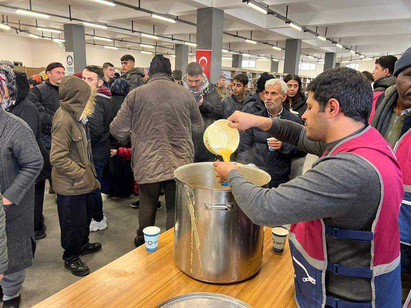 Qatar Charity dostavlja 45.000 toplih obroka pogođenima potresom u Turskoj i Siriji