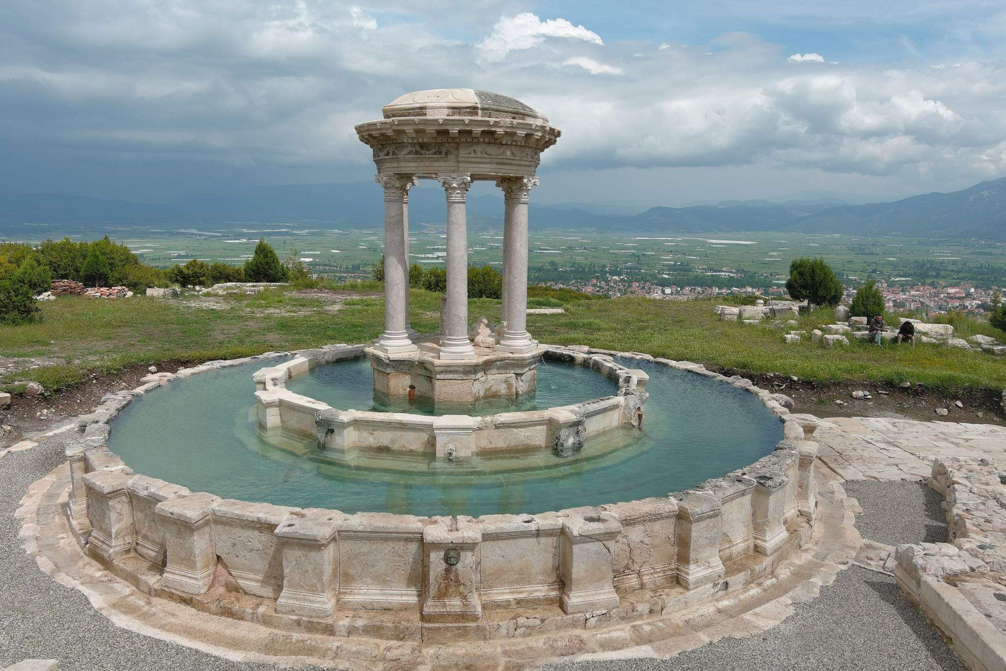 Fascinantna fontana u antičkom Gradu gladijatora