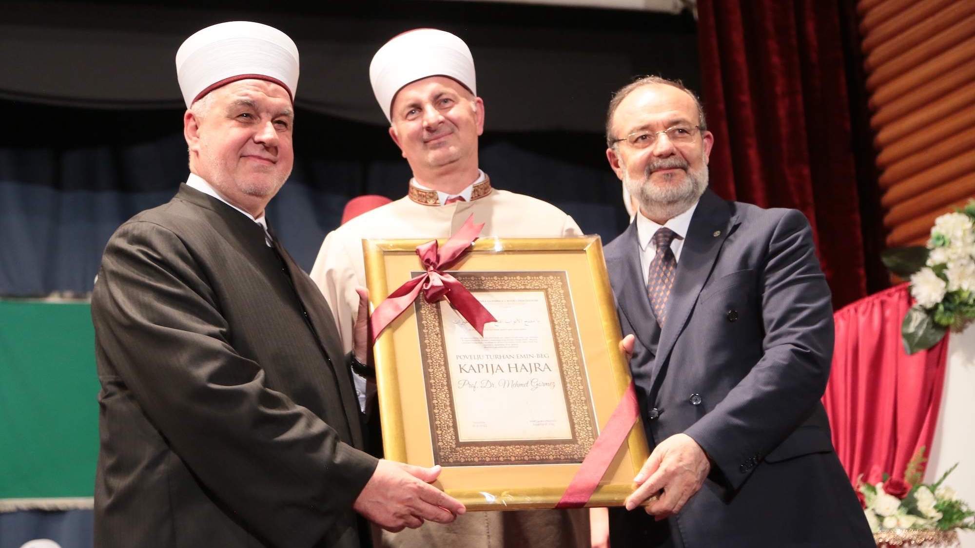 Reis Kavazović uručio Povelju Turhan Emin-beg prof. dr. Mehmetu Gormezu