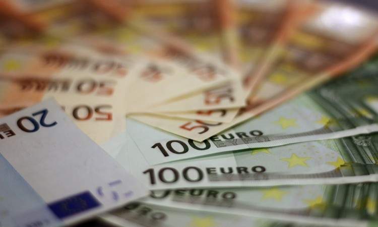 Ojačala potražnja za sigurnijim valutama - jenom i švicarcem