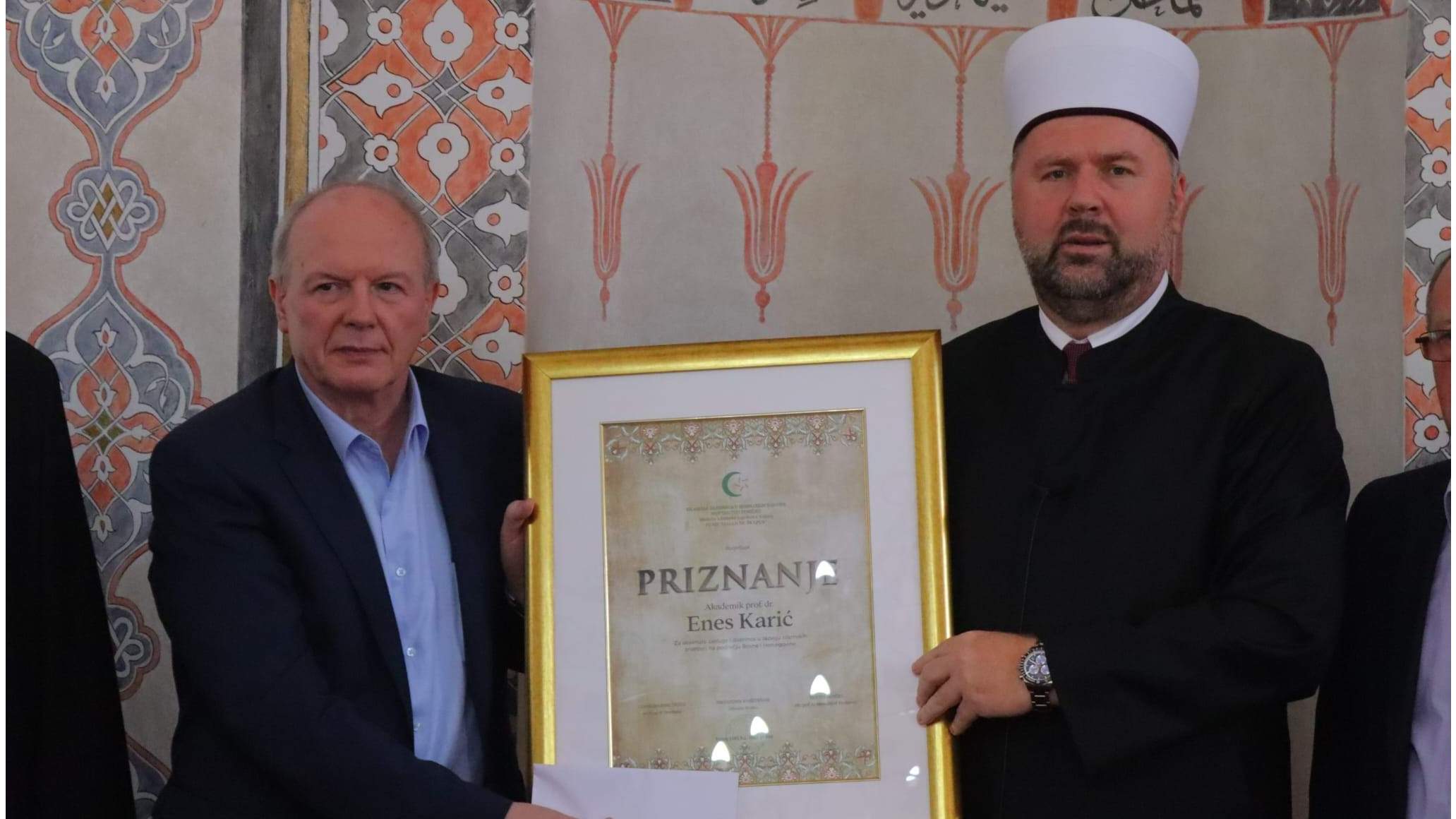 Akademiku Enesu Kariću dodijeljeno priznanje i nagrada "Hasan-ef. Škapur" za 2023. godinu