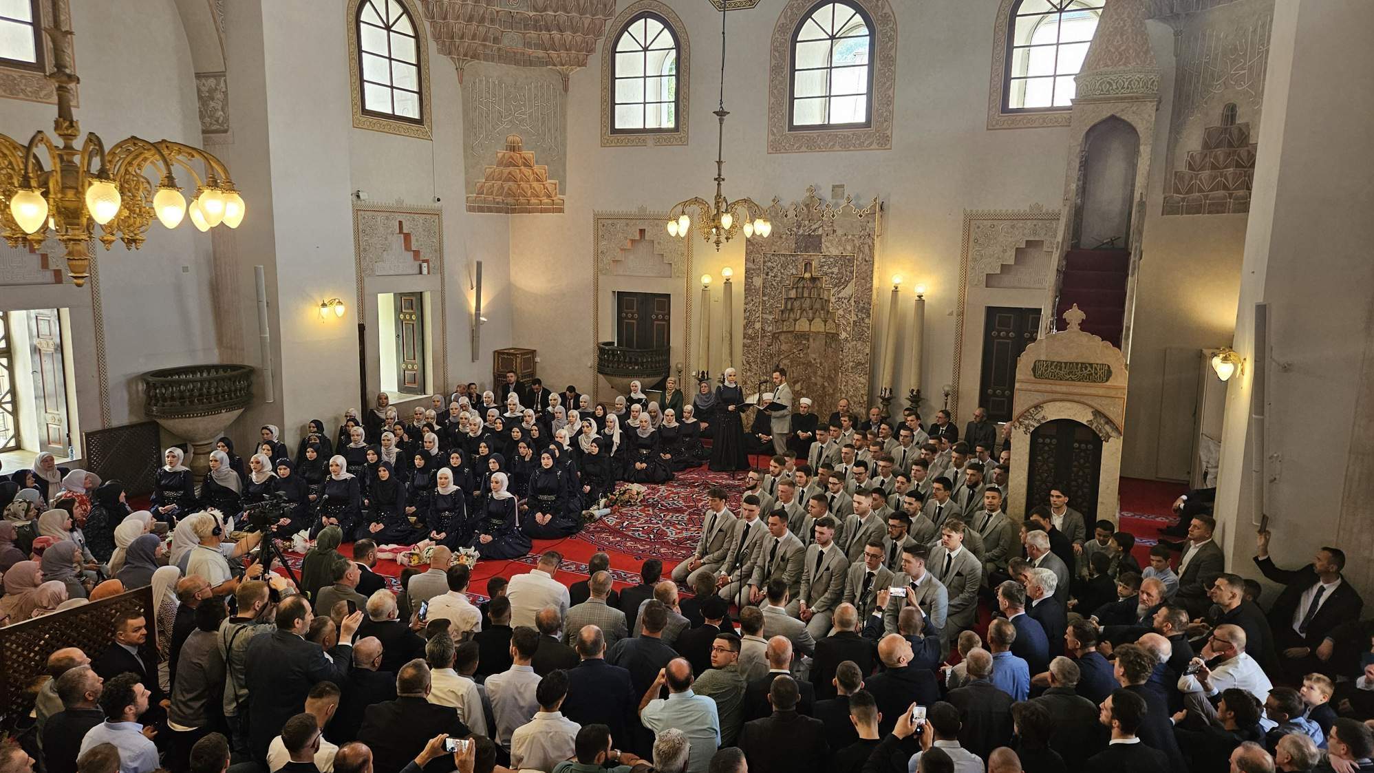 Svečano ispraćena nova generacija maturanata i maturantica Gazi Husrev-begove medrese