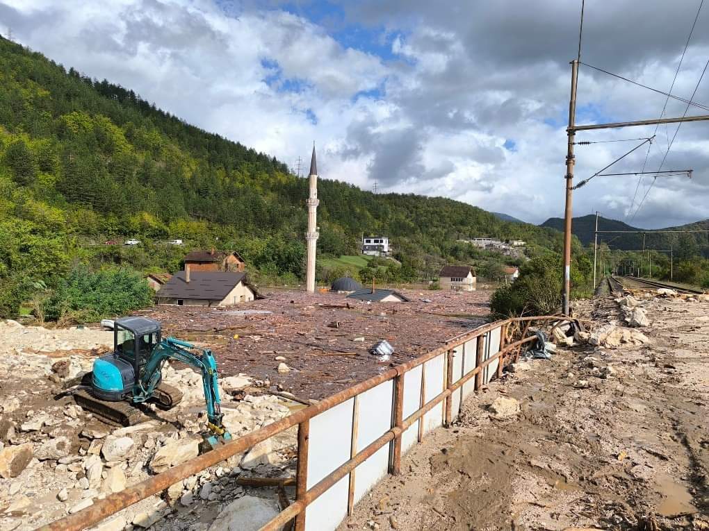 Džamija u Donjoj Jablanici u potpunosti poplavljena, vidi se samo munara