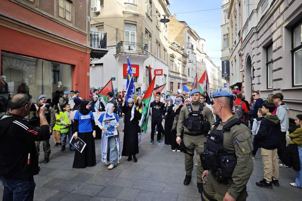  Sarajevo uz Gazu: Održana protestna šetnja u znak podrške palestinskom narodu