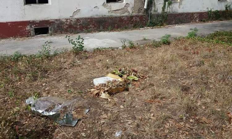 Zločinci na mjestu zločina |Vandali ukonili spomenik logorašima Stoca u dvorištu nekadašnje Koštane bolnice