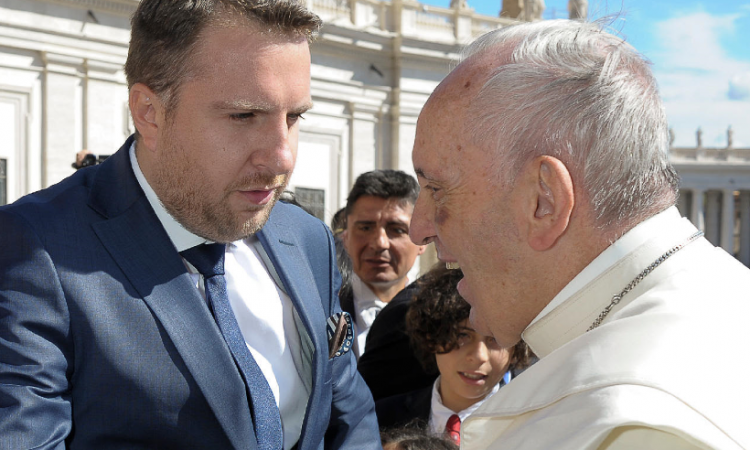 Delegacija Grada Sarajeva u posjeti Vatikanu: Papa Franjo moli za BiH