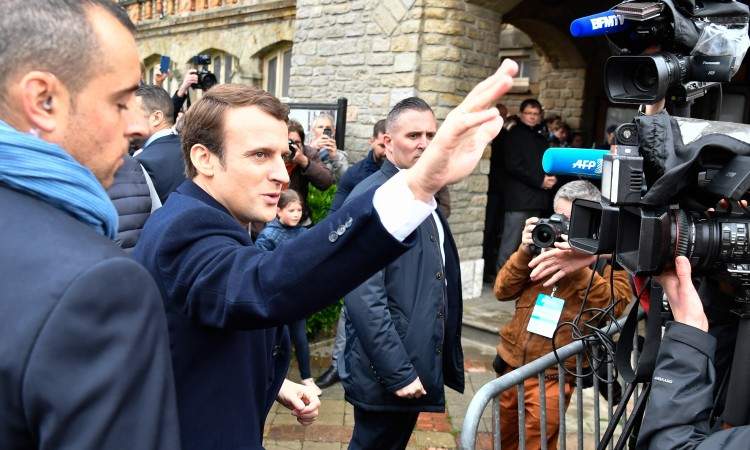 Francuska bira polovicu senata, težak ispit za Macrona