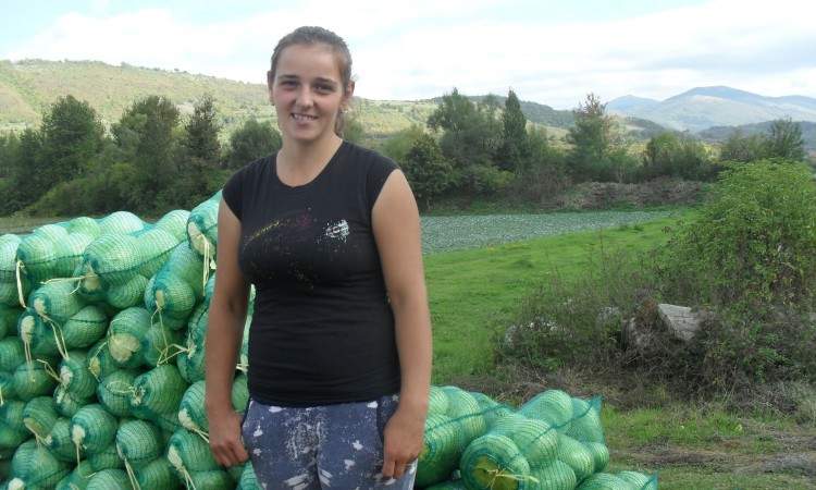 Admira (23) iz Gornjeg Vakufa: Više volim baviti se poljoprivredom nego raditi u fabrici za 300 KM 