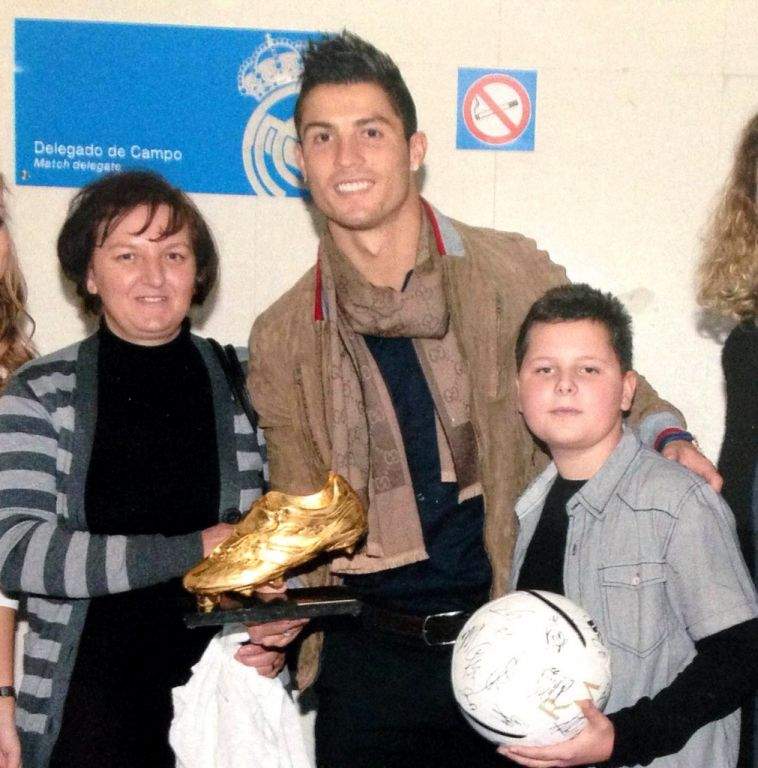 Adnan i Fatima sa slavnim Ronaldom prije nekoliko godina prilikom posjete Realu - Sjećate li se Adnana Mevića? Šestmilijarditi Zemljanin danas je napunio 18 godina