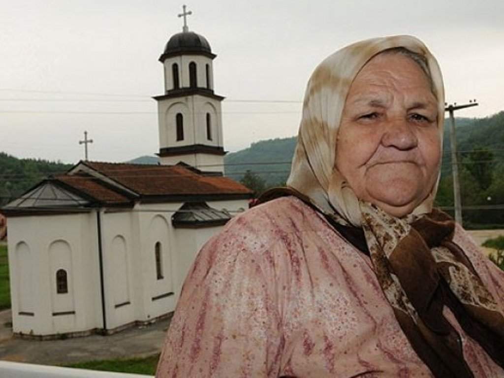 DOČEKALA NANA |Uklonjena crkva iz dvorišta nane Fate u Konjević Polju (Video)