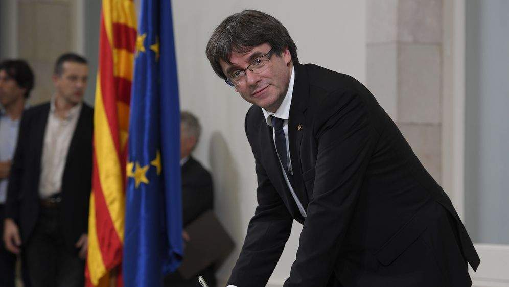 Carles Puigdemont se predao belgijskoj policiji 