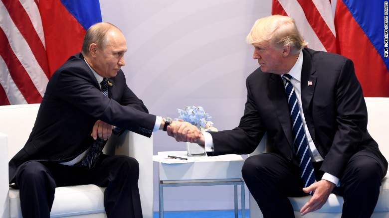 Putin i Trump rukovali se na samitu u Vijetnamu