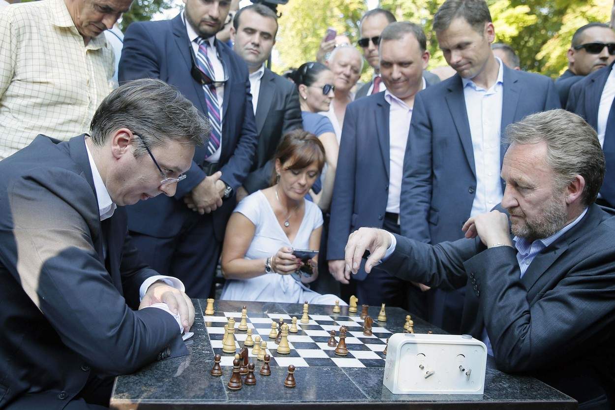 Analiza: Zašto Vučiću treba sukob sa Izetbegovićem?