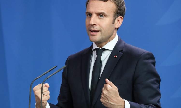 Macron objavio plan za rješavanje socijalnih problema francuskih predgrađa 