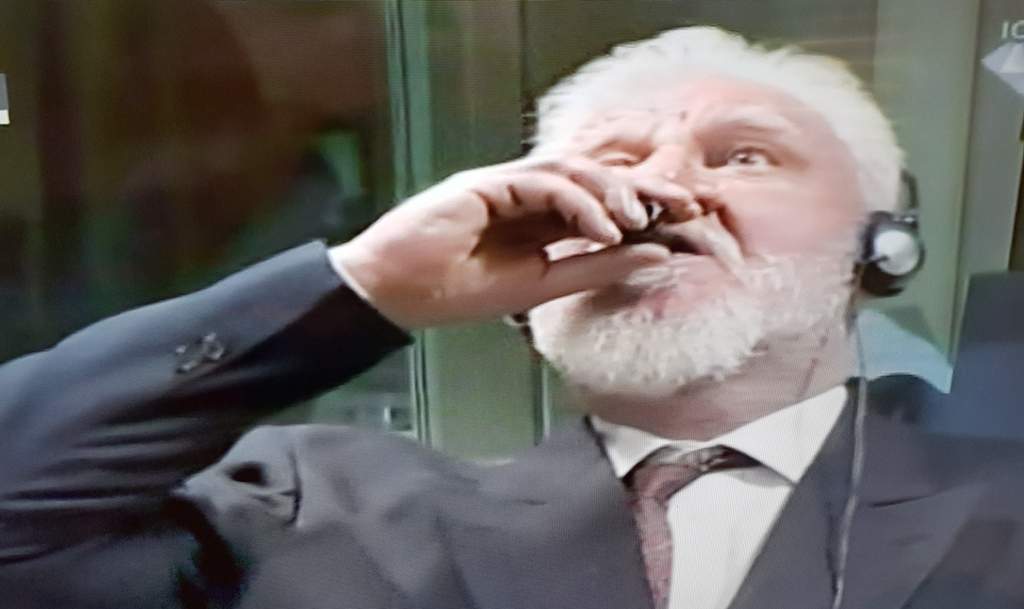 Praljak popio otrov, prekinuto izricanje presude! (Video)