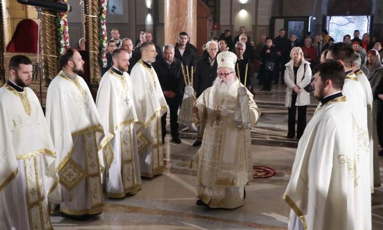 U svim crkvama u BiH počelo služenje Božićne liturgije