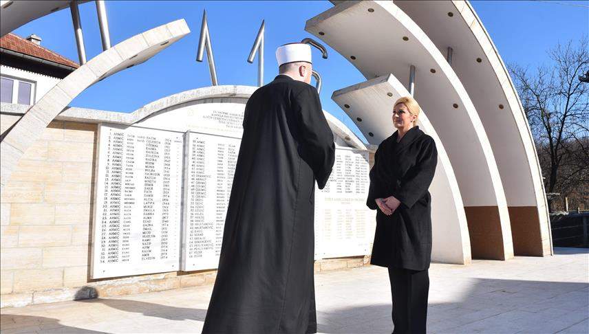 Kolinda Grabar-Kitarović se poklonila žrtvama u Ahmićima