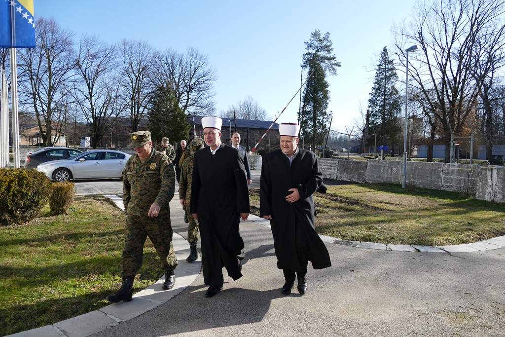 Tuzlanski i vojni muftija posjetili kasarnu OSBiH na Dubravama