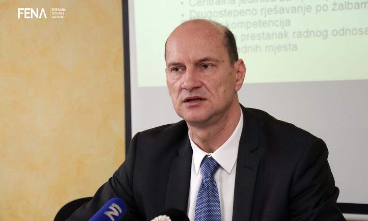 Begić: Neophodna dobra reforma državne službe