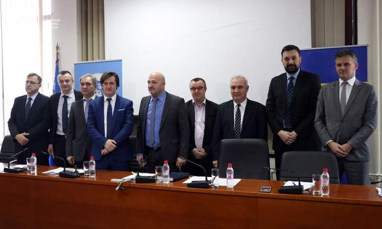 Potpisan Kolektivni ugovor za 40.000 državnih službenika