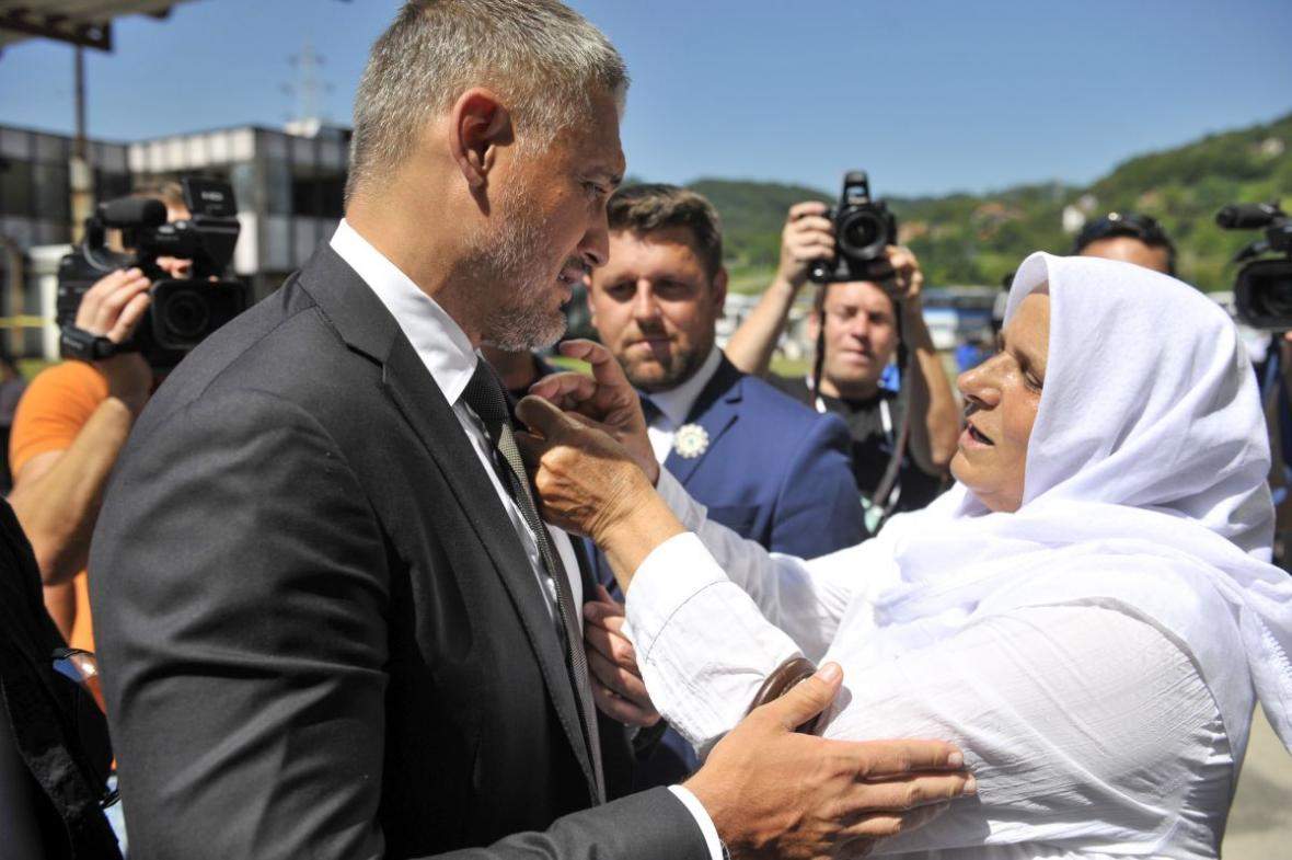 Kolumna beogradske novinarke: Genocidu, zli Vuče…