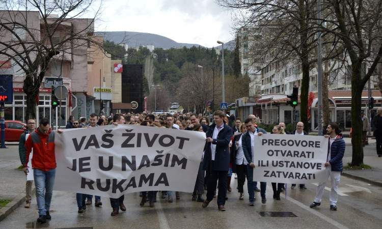 Nepravda ujedinila Mostar i HNK: Protestna šetnja doktora medicine i stomatologije