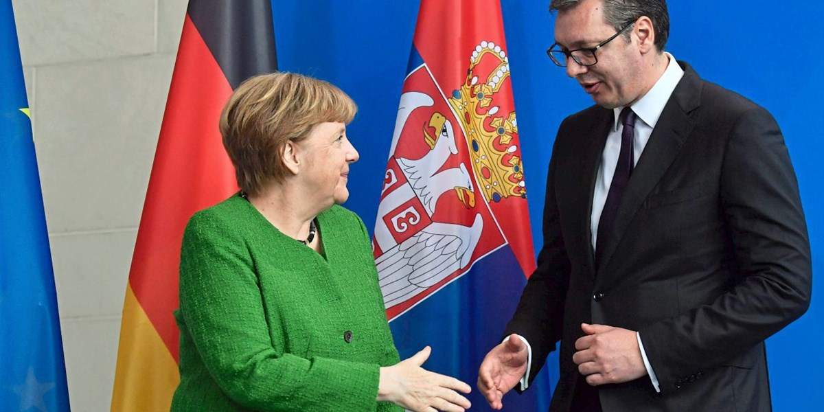 Merkel Vučiću: Imate dosta napetih situacija i želimo pomoći