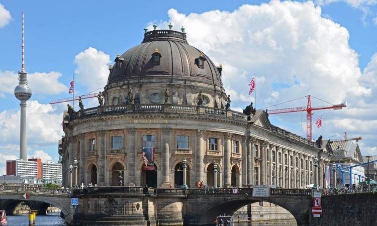 Hapšenje osumnjičenih za krađu zlatnika teškog 100 kg iz muzeja Bode u Berlinu