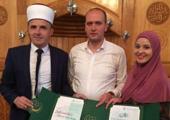 Svadbenim poklonom kupili nove tepihe u džamiji
