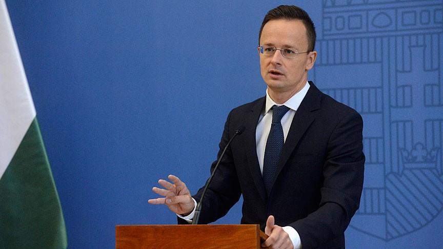 Mađarski šef diplomatije: Mora se zaštititi kršćanski identitet Europe