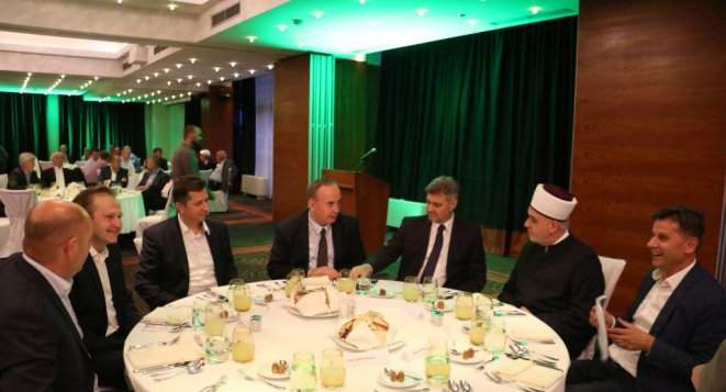 Reis sa privrednicima: Dajte šansu mladima!