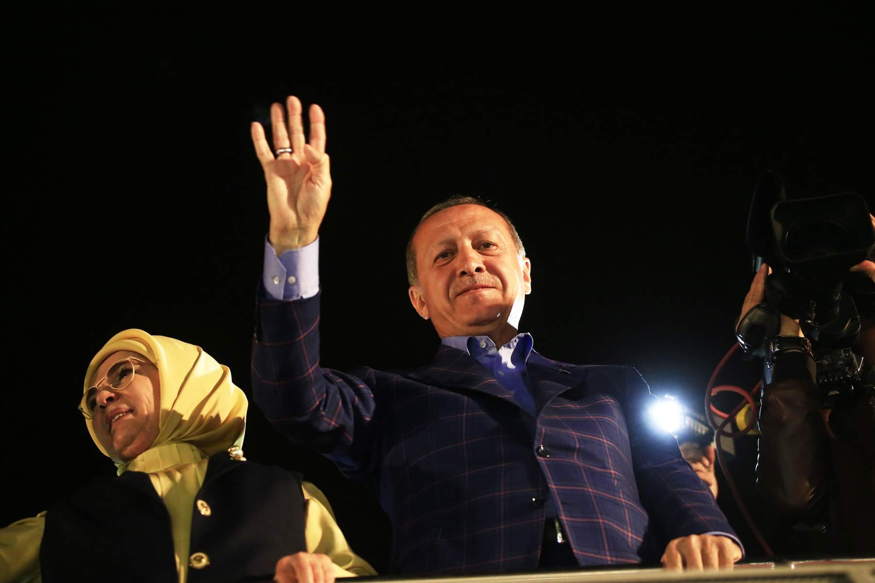 Erdogan ubjedljivo vodi u Turskoj! (Video)
