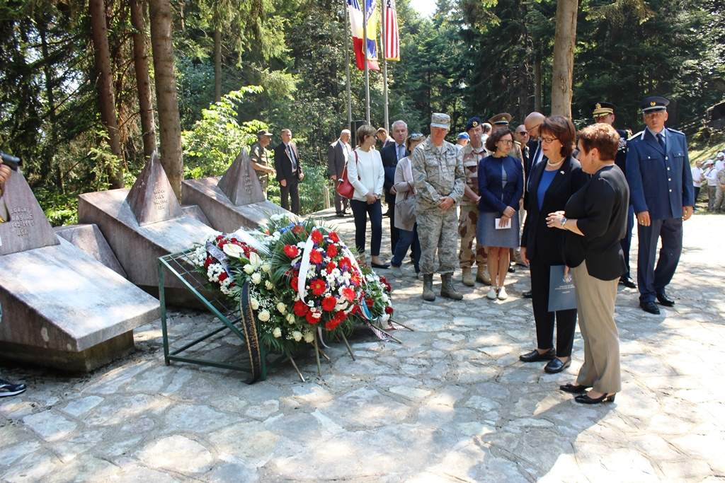 Igman: Odavanje počasti američkim diplomatama i francuskom vojniku