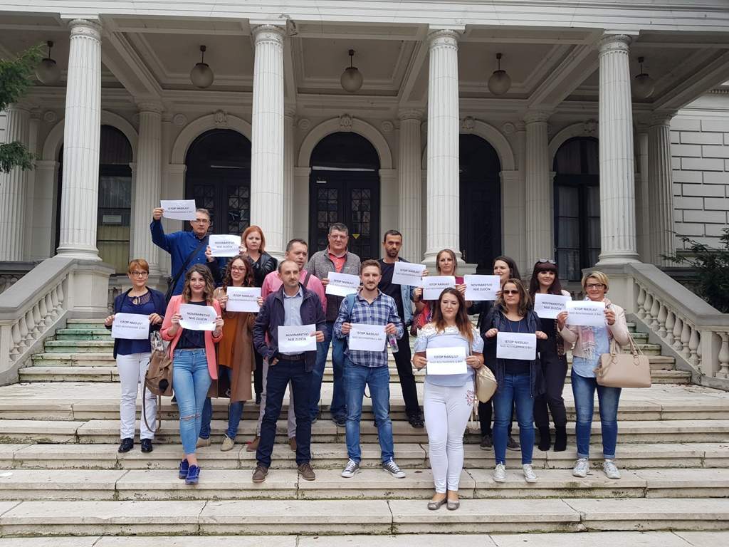 Više od 200 novinara na protestnom skupu u Sarajevu