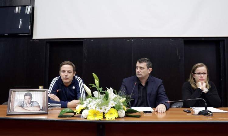 Prijatelji i kolege oprostile se od novinara FENA-e Alena Mujkanovića