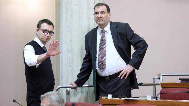 "Kako biste postupili kada bi Dodik zahtijevao od Hrvatske da izmijeni Ustav?"