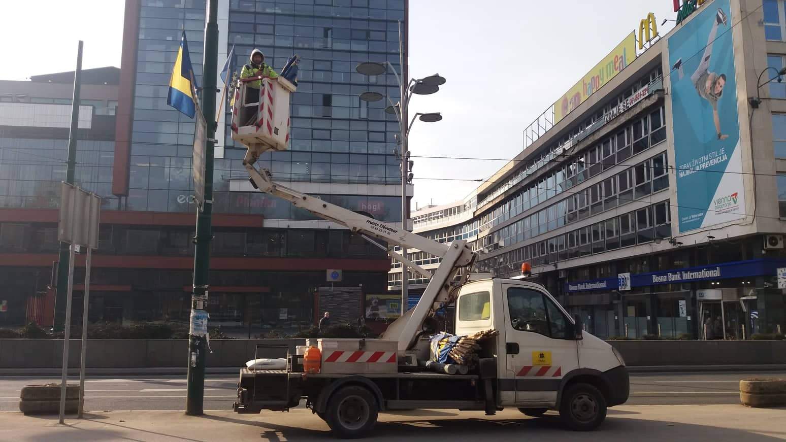Stotine zastava na ulicama Sarajeva u povodu Dana nezavisnosti BiH