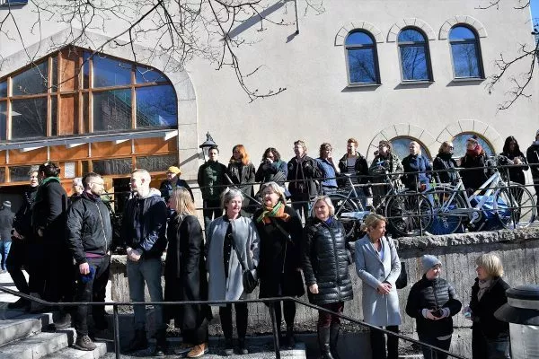 Štokholm: Građani napravili obruč oko džamije i čuvali vjernike tokom džuma-namaza