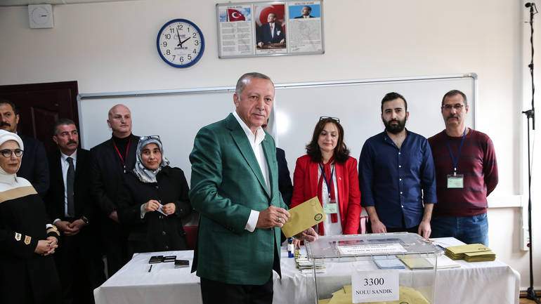 Turska: AK partija vodi u 16 gradova, Erdogan gubi Ankaru